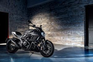 Ducati Diavel Carbon 2016 Ficha Técnica y Precio